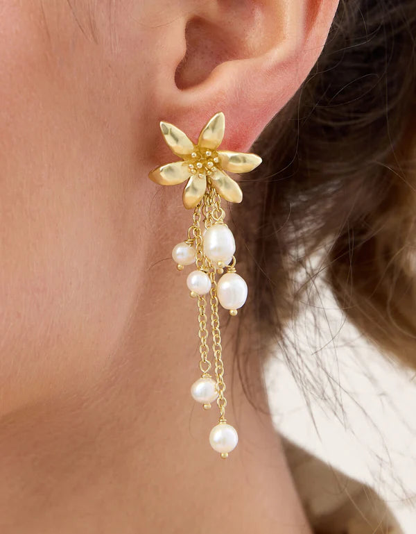 River Lily Dangle Earrings Pearl