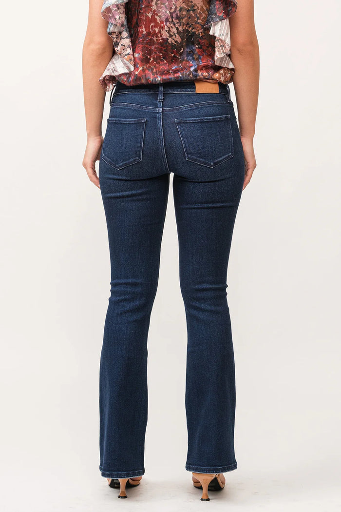 Jaxtyn Mid Rise Jeans - Boston